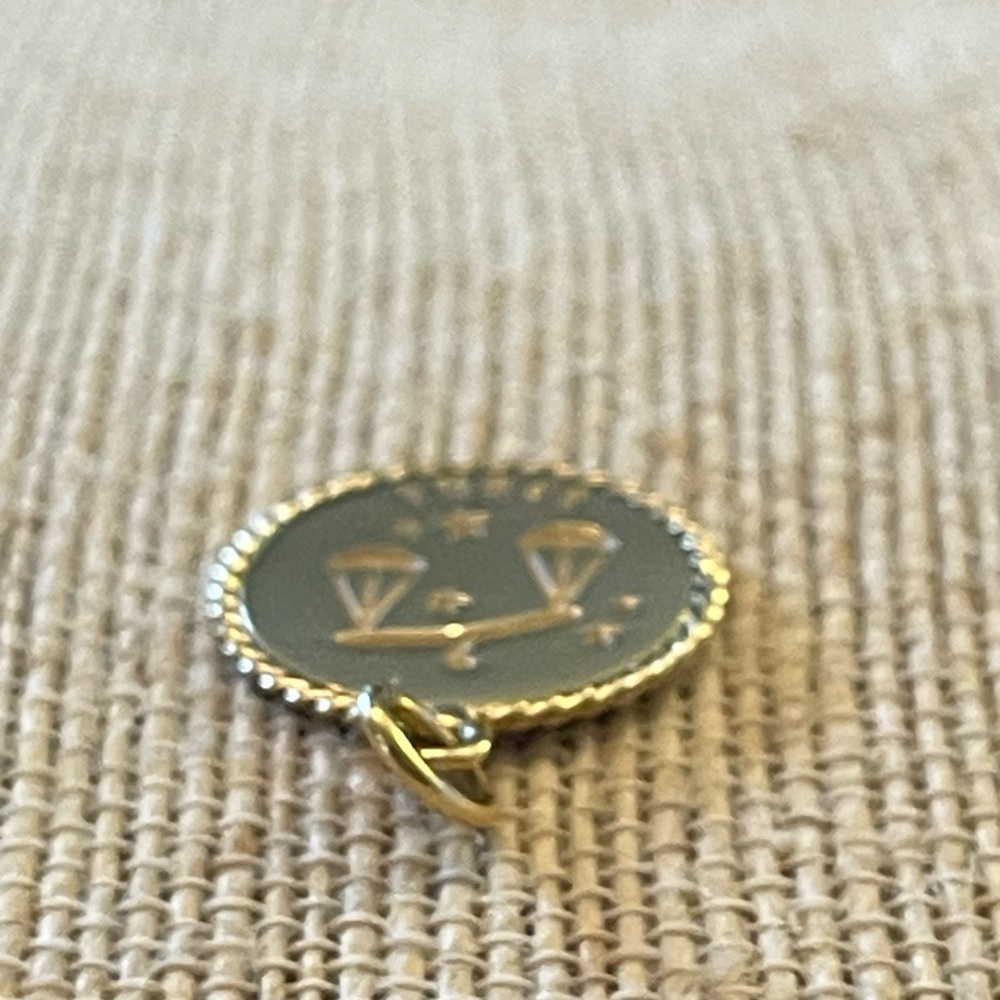 Tiffany & Co. 18k Gold Zodiac Libra Twisted Round Charm For Necklace & Bracelet - Picture 4 of 7